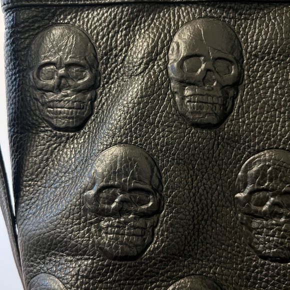 Iopelle medium skull leather tote. - Picture 2 of 6